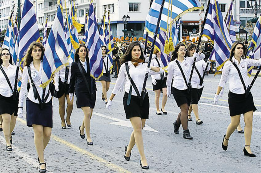 Για τα παιδιά των λαθρομεταναστών διαλύουν την παιδεία οι ΣΥΡΙΖαίοι: Τέλος στην… αριστεία – Σημαιοφόροι με κλήρωση και όχι οι καλύτεροι μαθητές- Και ο Τσακαλώτος υπέρ καταλήψεων!